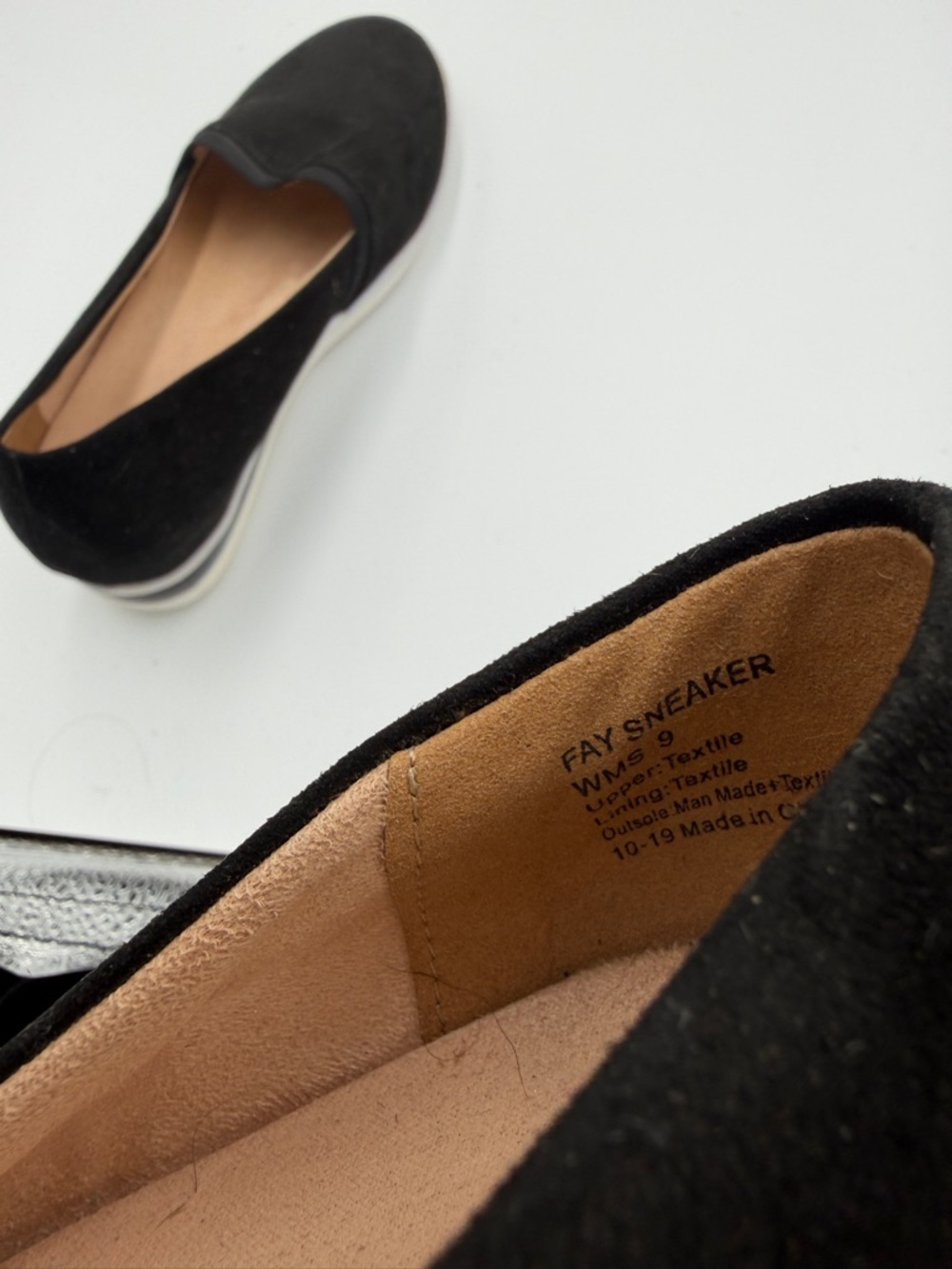 Kenneth Cole Reaction Women’s Size 9 Black Suede Slip-On Flats Shoes Sneakers - Picture 8 of 8